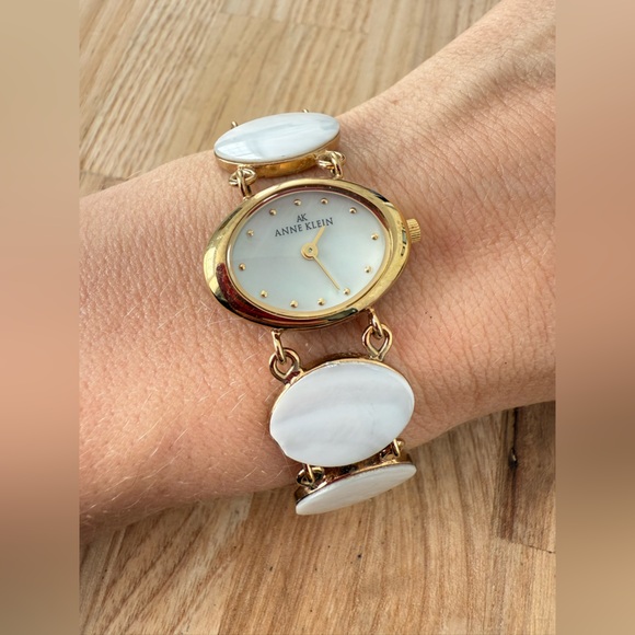 Anne Klein ladies oval gold tone white shell watch NEW BATTERY